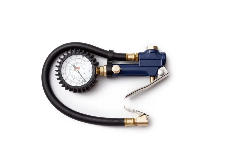 INFLADOR de NEUMATICOS con MANOMETRO (Aluminio y Bronce)  (COD: 6793) BREMEN®